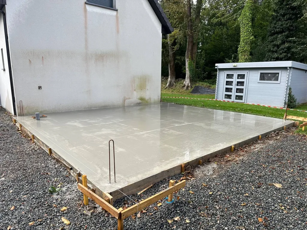 Société de maîtrise d'œuvre secteur Fécamp : extension d'une maison avec la création d'un garage en agglo toiture terrasse de 35m²