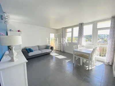 Le Pecq ? Centre : Appartement familial avec vue dégagée et belle luminosité