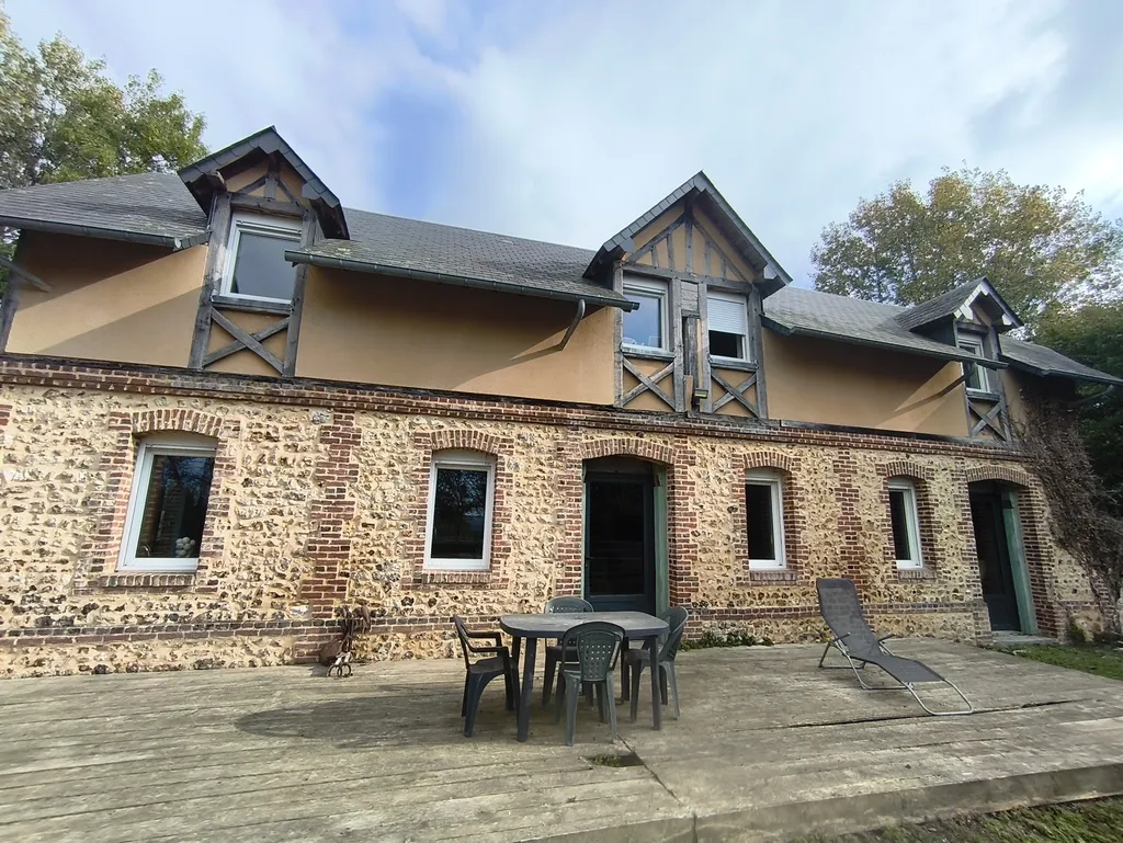 A vendre Propriété normande composée de 2 maisons sur un terrain de 6Ha, secteur Pont l'eveque 14130 et Cormeilles 27260