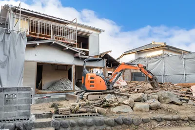 Démolition de maison individuelle à Strasbourg : préparation du chantier et évacuation des gravats