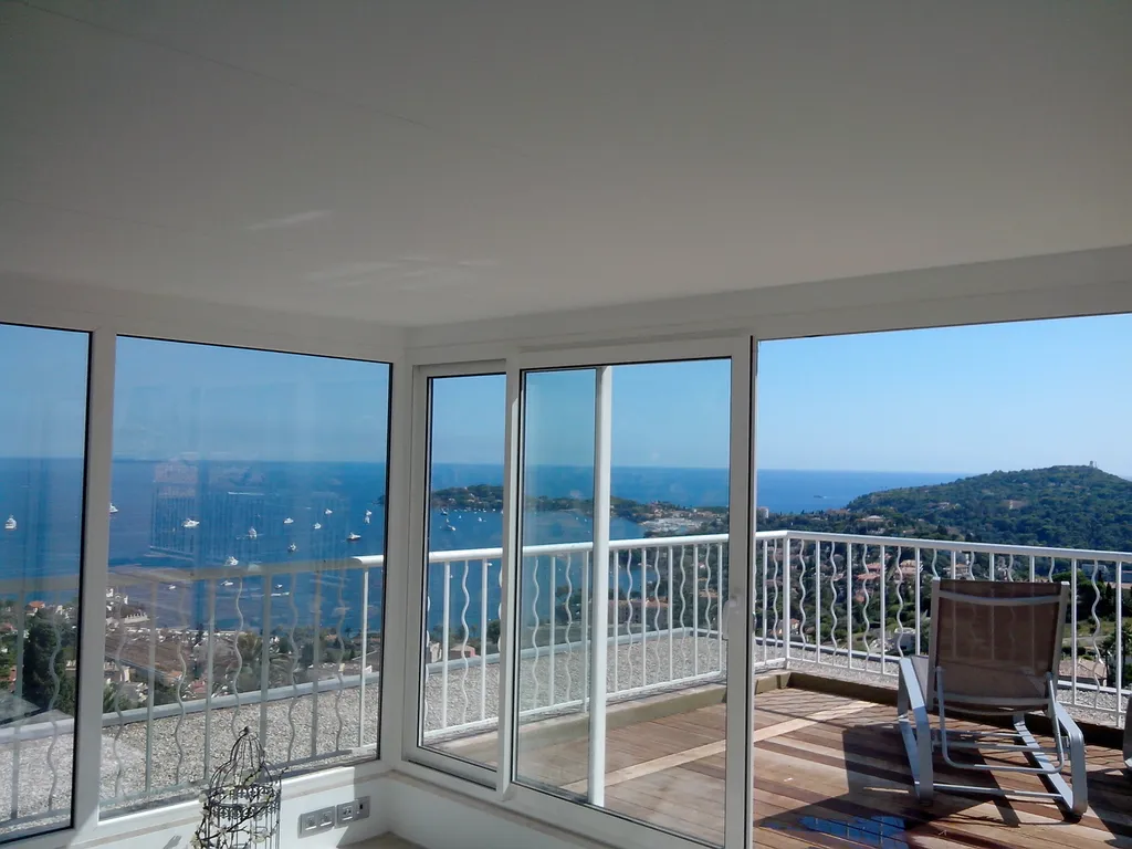 Extension toit plat aluminium vue mer à Cannes