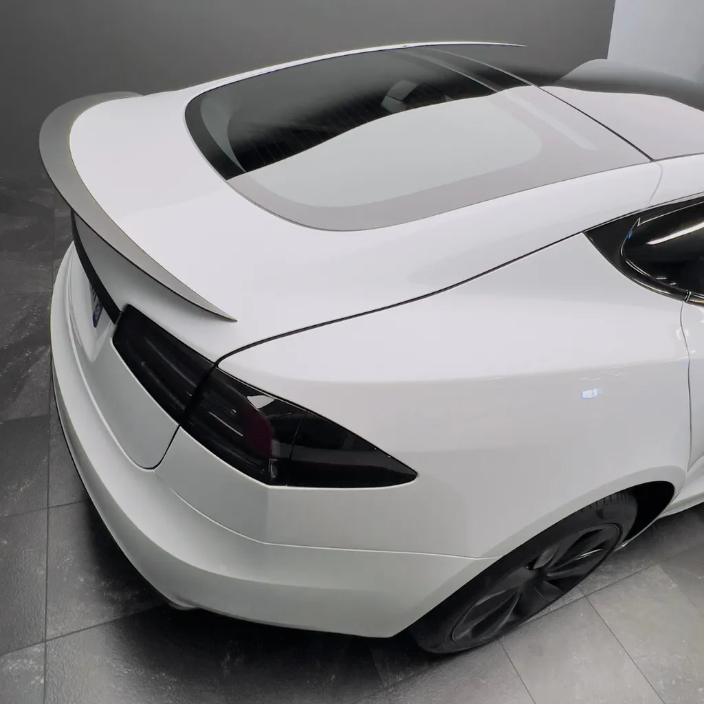 Pose de film de protection PPF sur une Tesla Model S à notre atelier (72)