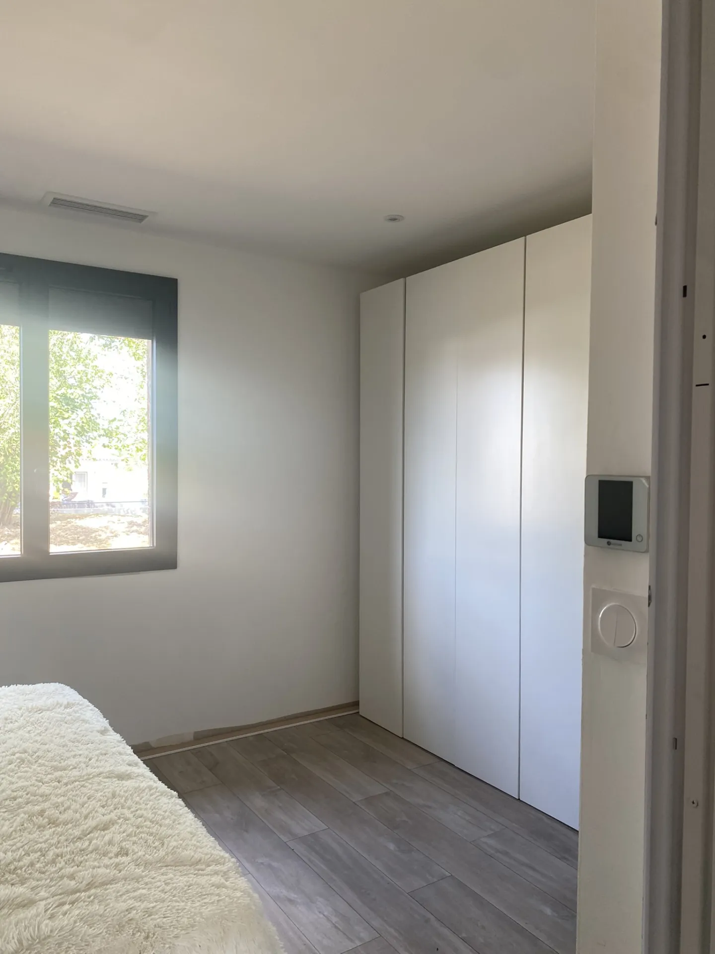 Pose professionnelle de climatisation réversible gainable Mitsubishi avec régulation Airzone par artisan qualifié RGE à Colomiers