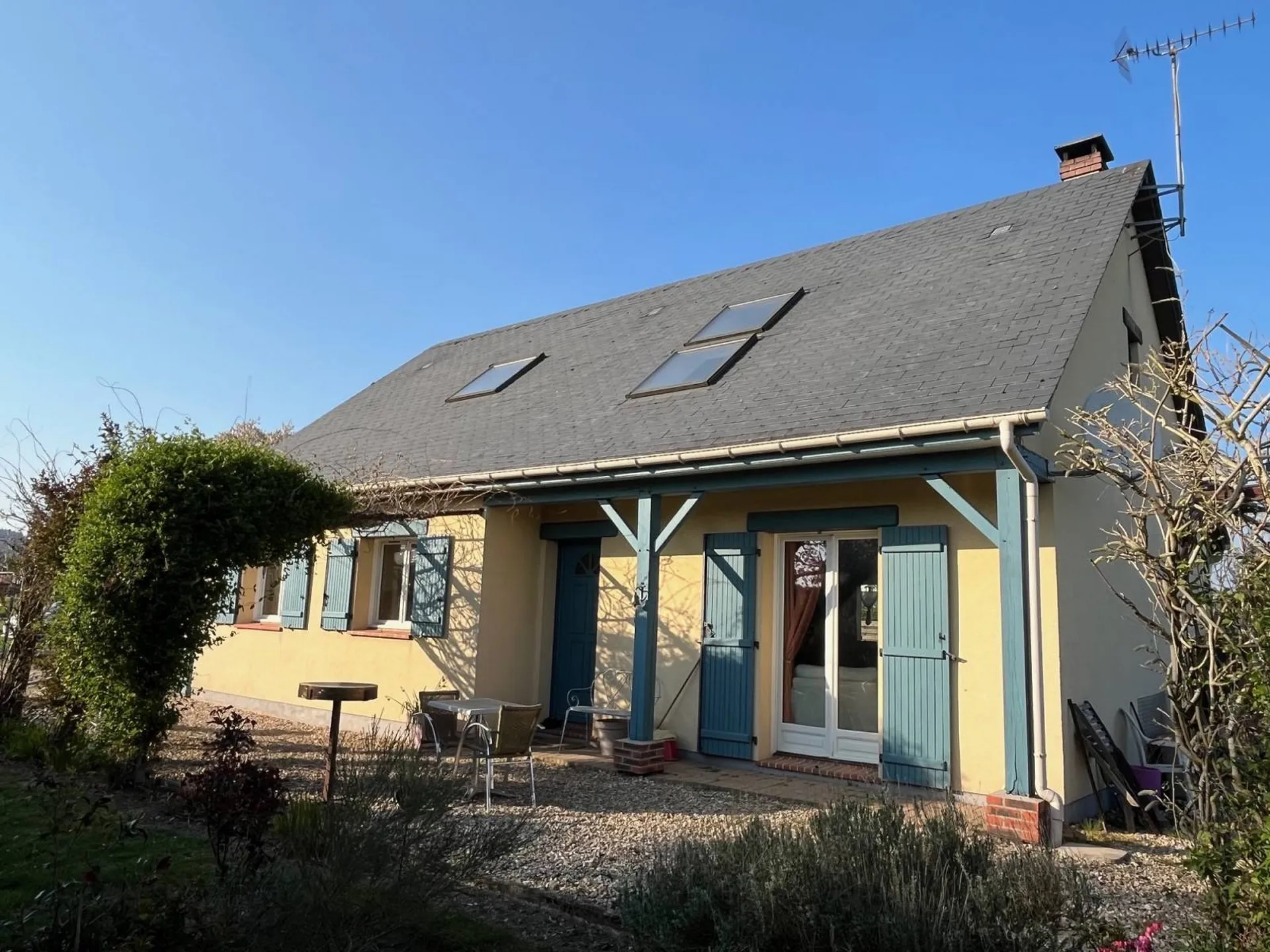 A vendre, pavillon viable de plain pied, situé à vatteville la Rue