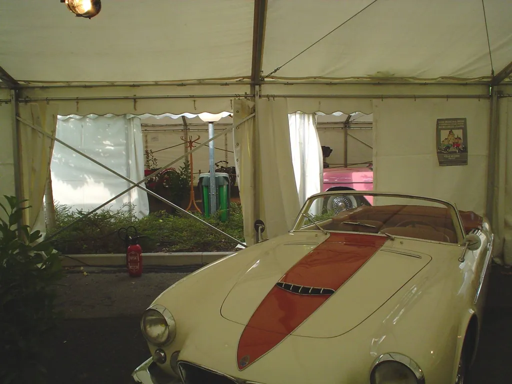 Exposition voiture anciennes du musée Malartre.