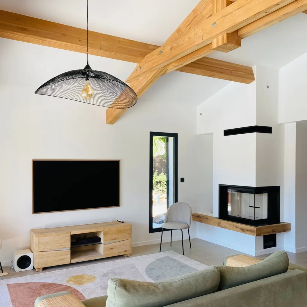 Fabrication de charpentes en bois sur mesure dans le Var : un savoir-faire artisanal signé Concept Bois