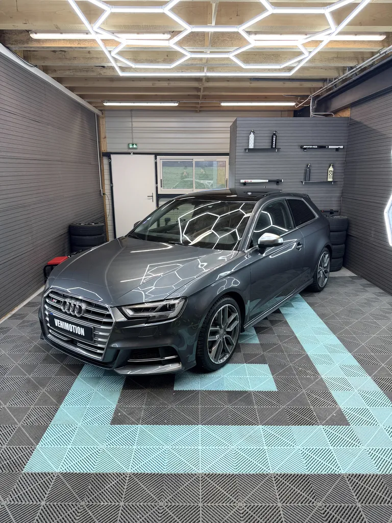 Vente d'une Audi S3 Sportback 2.0 TFSI 310 ch avec 3 portes haute performance près de Saint-Julien-en-Genevois