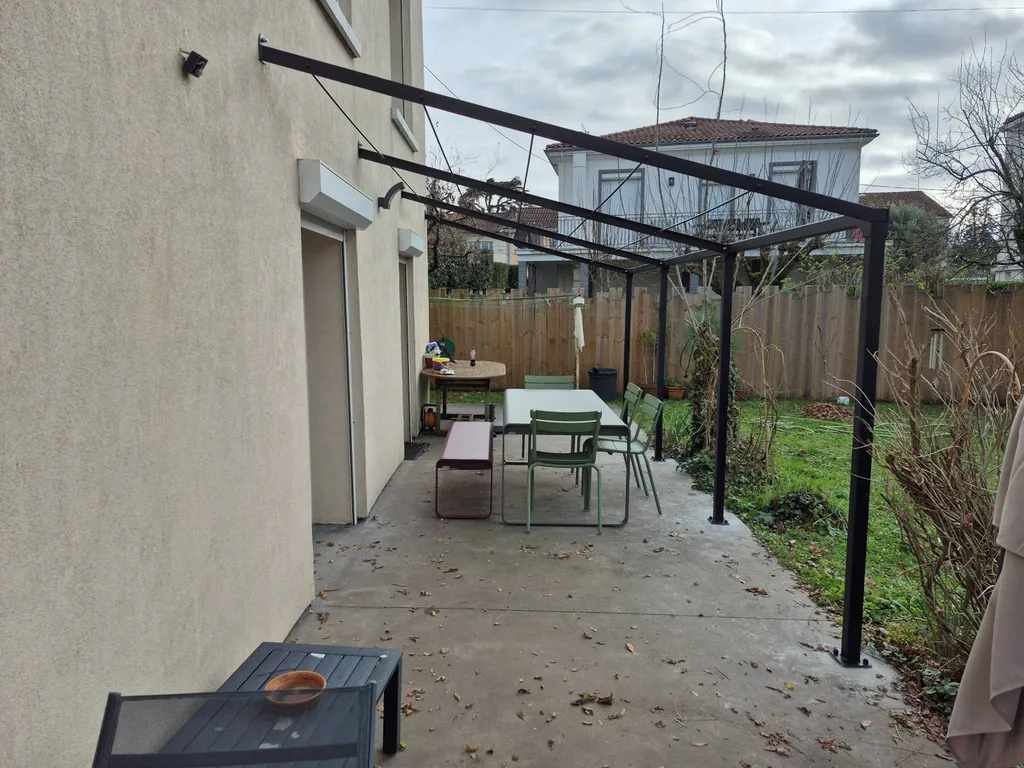 Structure métallique extérieure finalisée en Gironde