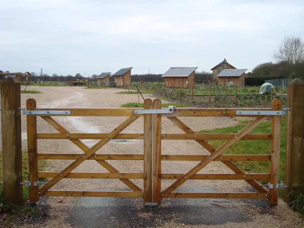 Installation de Portail champêtre en bois, Barrières de prairie et Portillons en bois massif à Cormeilles dans l’Eure 27 et ses Alentours