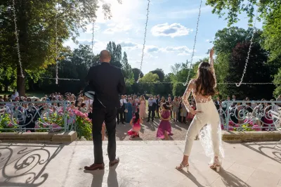 Mariage élégant franco-asiatique : un pavillon parisien accueille une célébration glamour mêlant traditions, modernité, raffinement et ambiance résolument luxueuse près de Paris