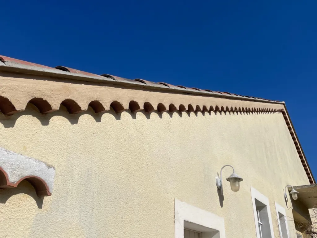 pose de l'enduit de finition sur les rives sur chateauneuf les martigues