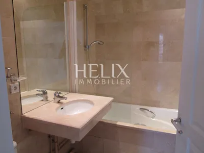 Quartier château un appartement de grand standing avec la vue sur le château de Saint Germain en Laye avec 2 chambres au pied du RER direction Paris La Défense