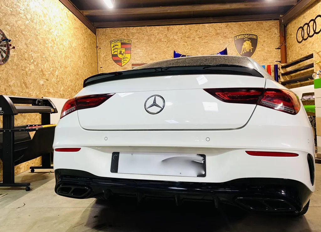 Covering noir brillant sur Mercedes CLA à Brignoles dans le Var