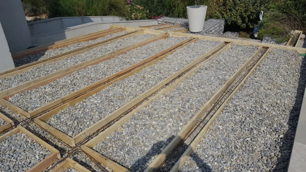 Création d'une Terrasse en Padouk à Meyreuil: Une Réalisation de la Parqueterie Aixoise