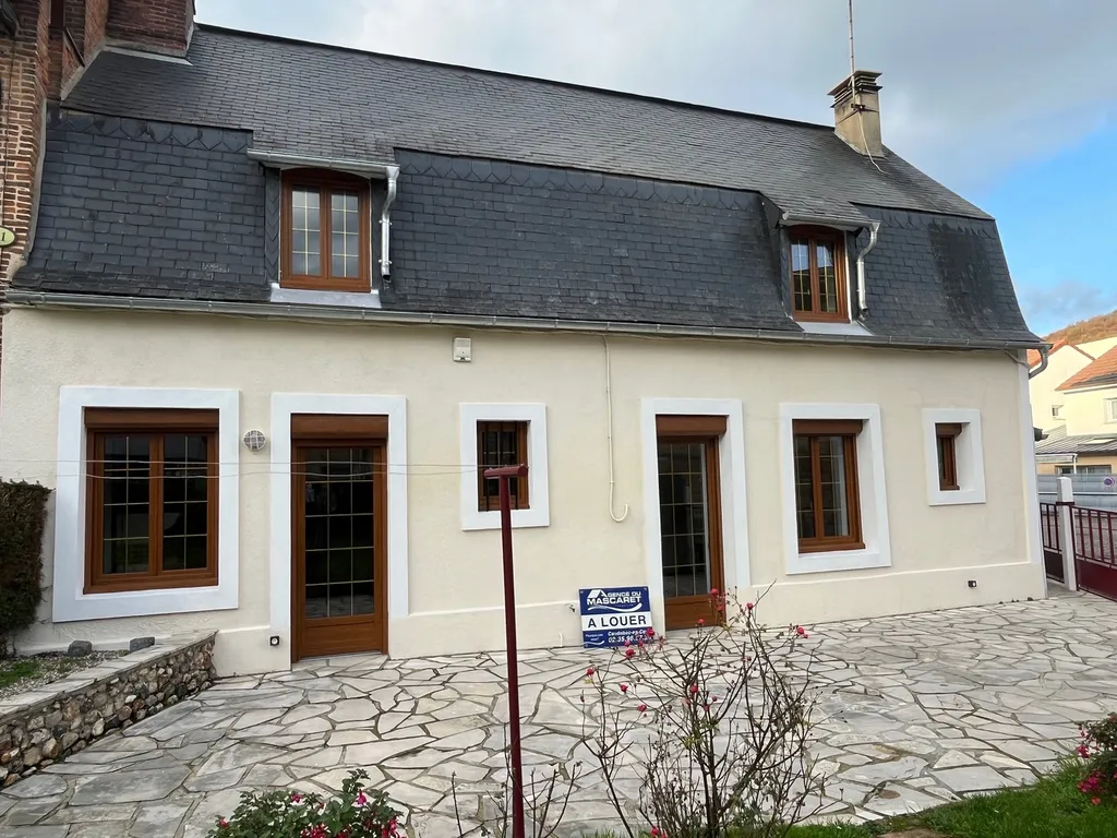 A louer : maison d'environ 88m² en centre-ville de Caudebec-en-Caux