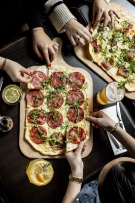 Flammekueches: recettes croustillantes et savoureuses à partager dans votre brasserie conviviale près de Nancy sud
