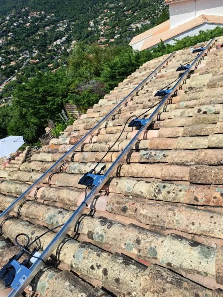 Pose de 6 panneaux solaires Dmegc dans le Var dès 6 990€
