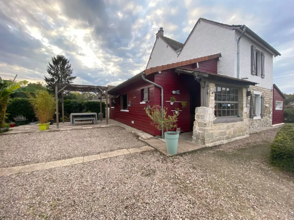 A acheter maison atypique de 145m² proche de l'autoroute, des écoles et du centre commercial sur la commune de TOURVILLE LA RIVIERE 76410