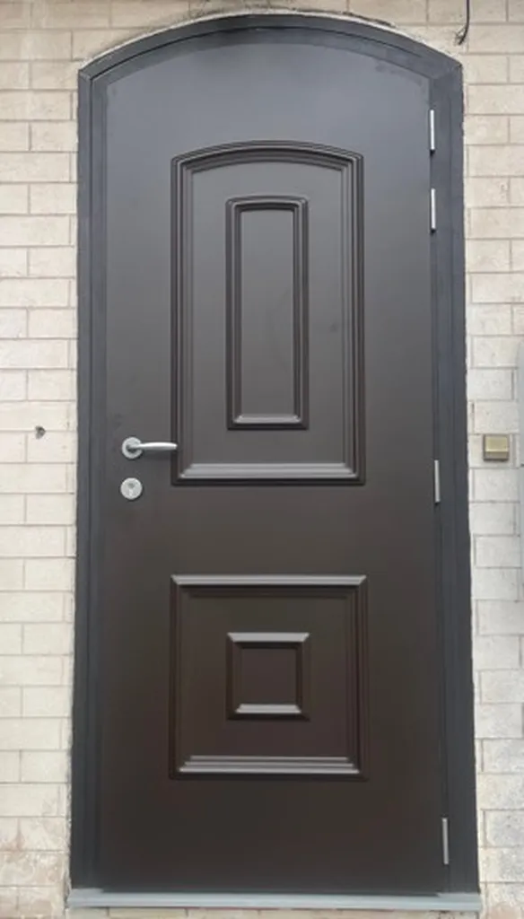 Porte d’entrée cintrée aluminium sur mesure à Contes près de Nice