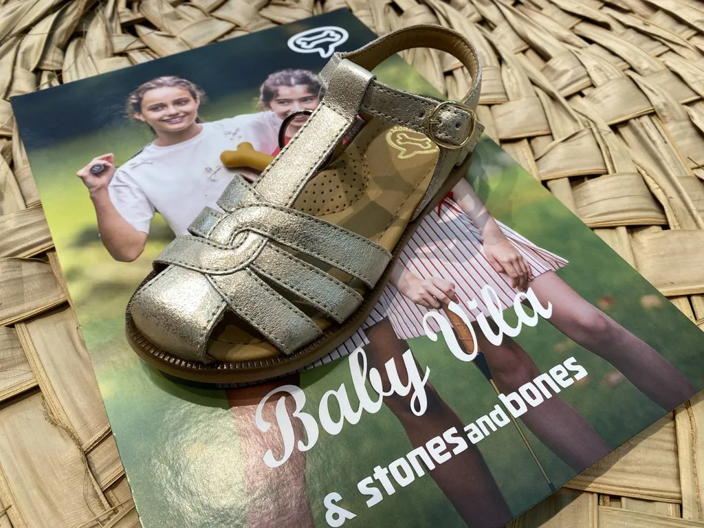 Sandale bout fermé pour fille doré proche de Blanquefort