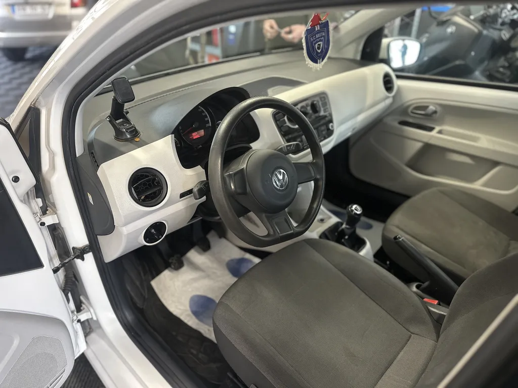 Nettoyage intérieur auto toutes catégories avec forfaits A à D à Marseille 34 boulevard Bara 13013 Château-Gombert