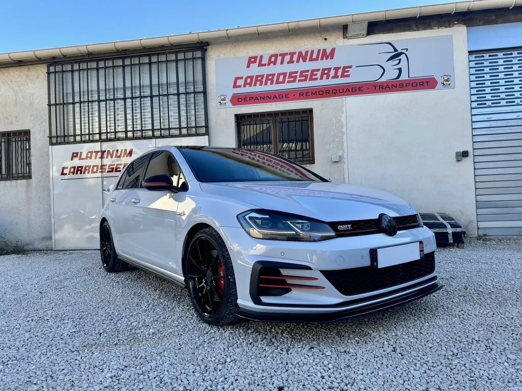 réparation choc arrière de cette Volkswagen Golf 7 GTI  proche de Marseille, d’Aubagne et Cassis
