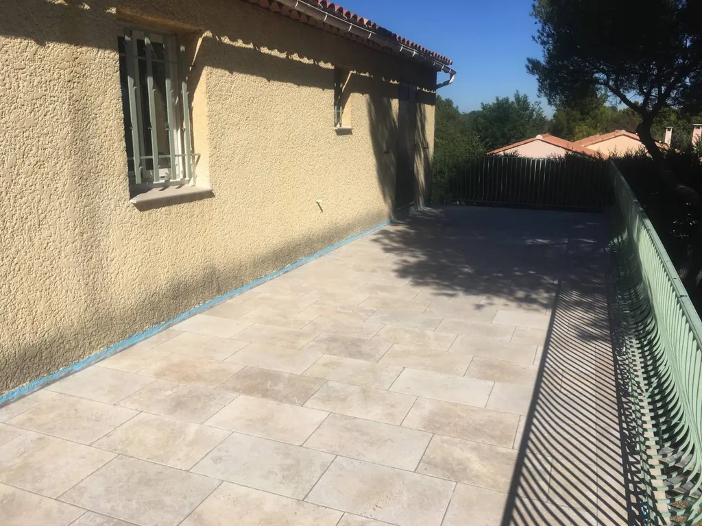 Rénovation d'une terrasse d'une maison individuelle à Lamanon
