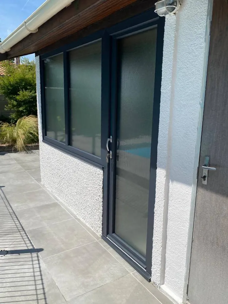 Remplacement  par des menuiseries PVC PIerret avec vitrage crépi