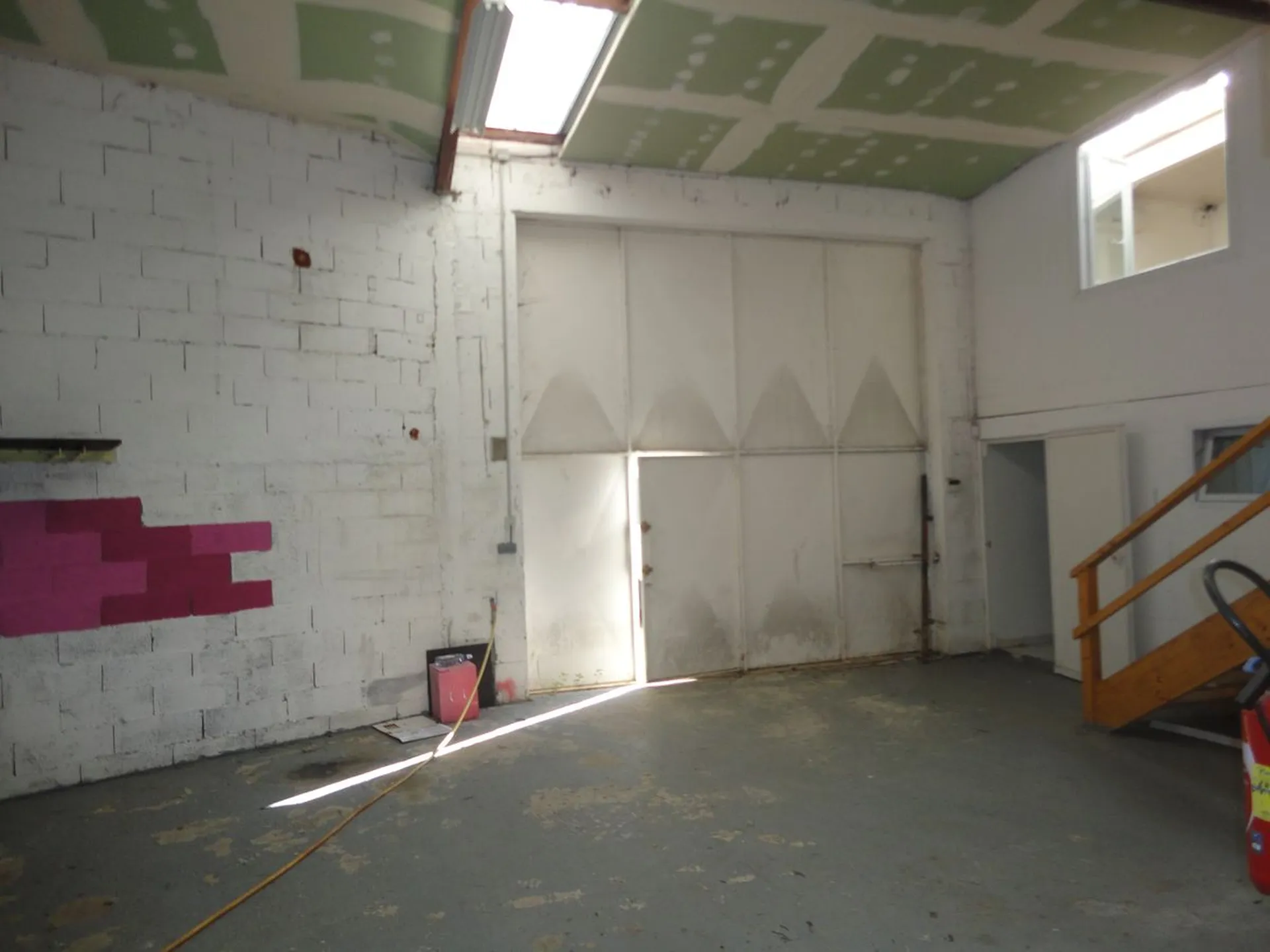 LOCAL COMMERCIAL A VENDRE Carnoux en Provence dans la zone industrielle