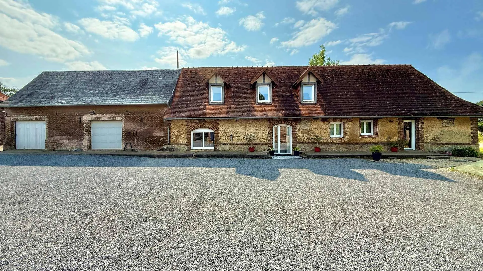 Investissement immobilier à fort potentiel touristique en Normandie – Deux gîtes prêts à accueillir vos hôtes.