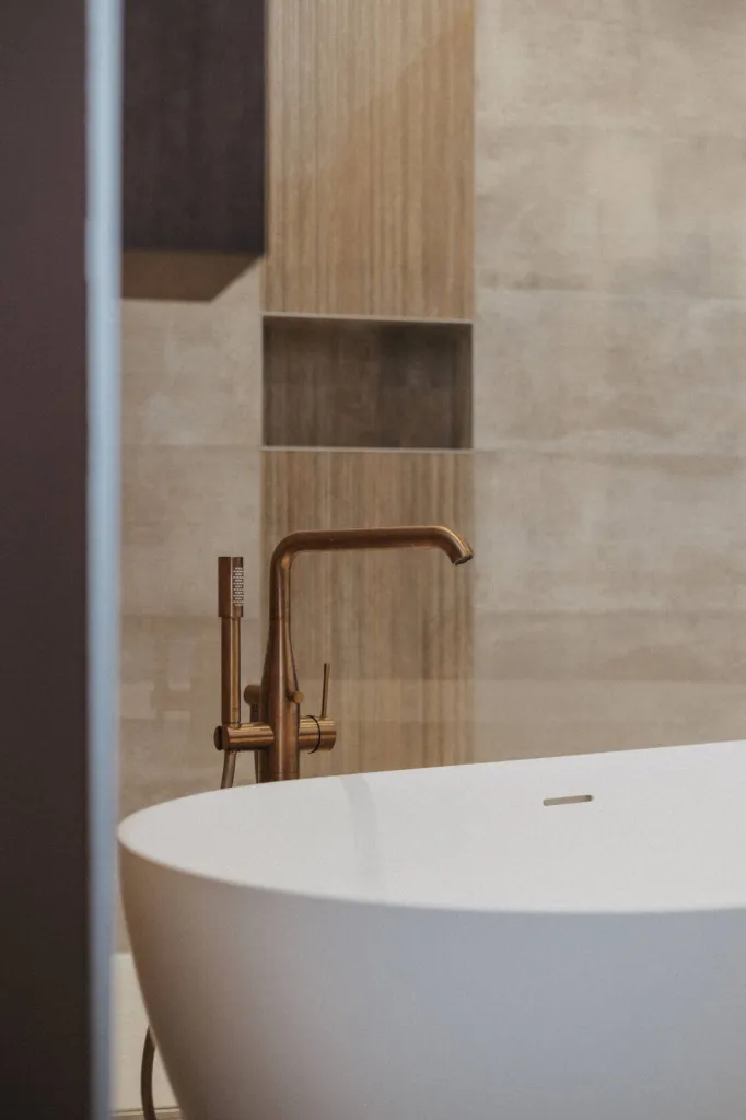 Fabrication d'une baignoire en Corian à Lyon