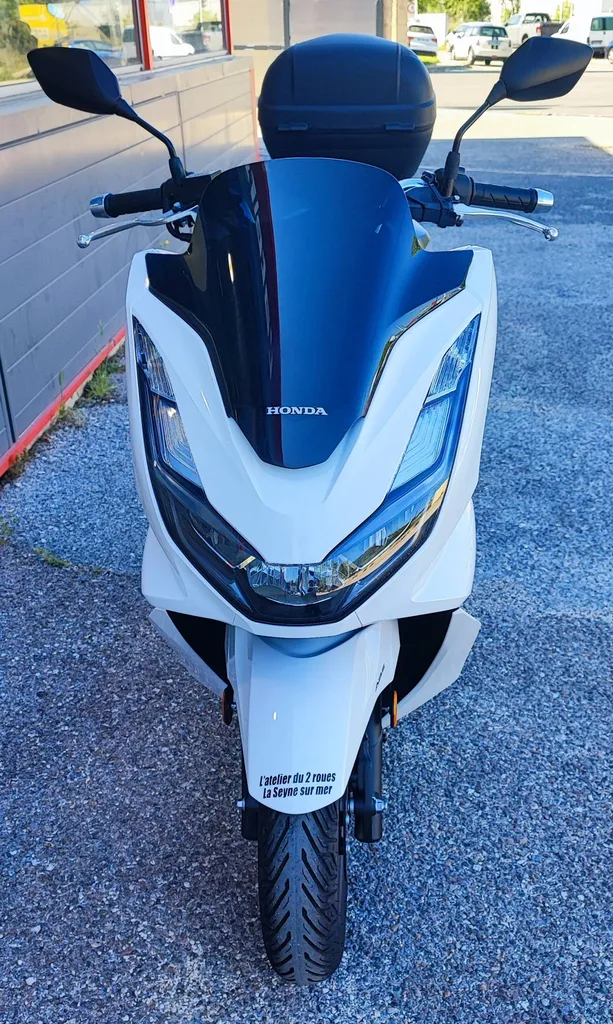 HONDA PCX 125 DU 11/2024 AVEC 1060 KM.