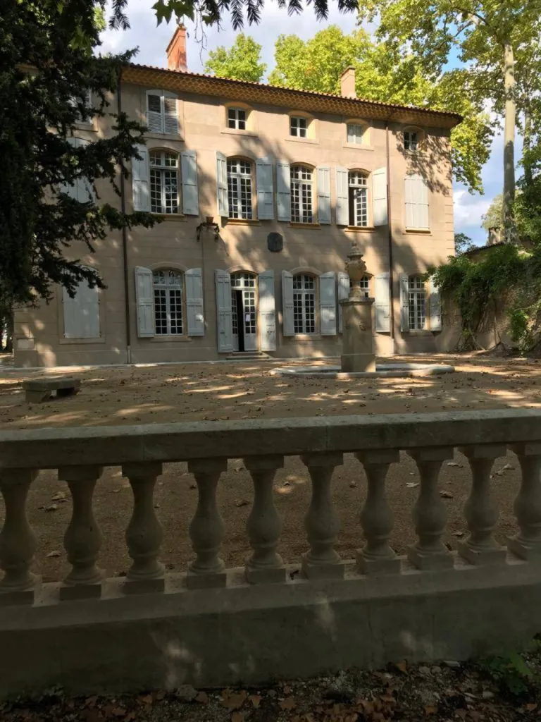 Façade et intérieur en badigeon de chaux Terre du Monde