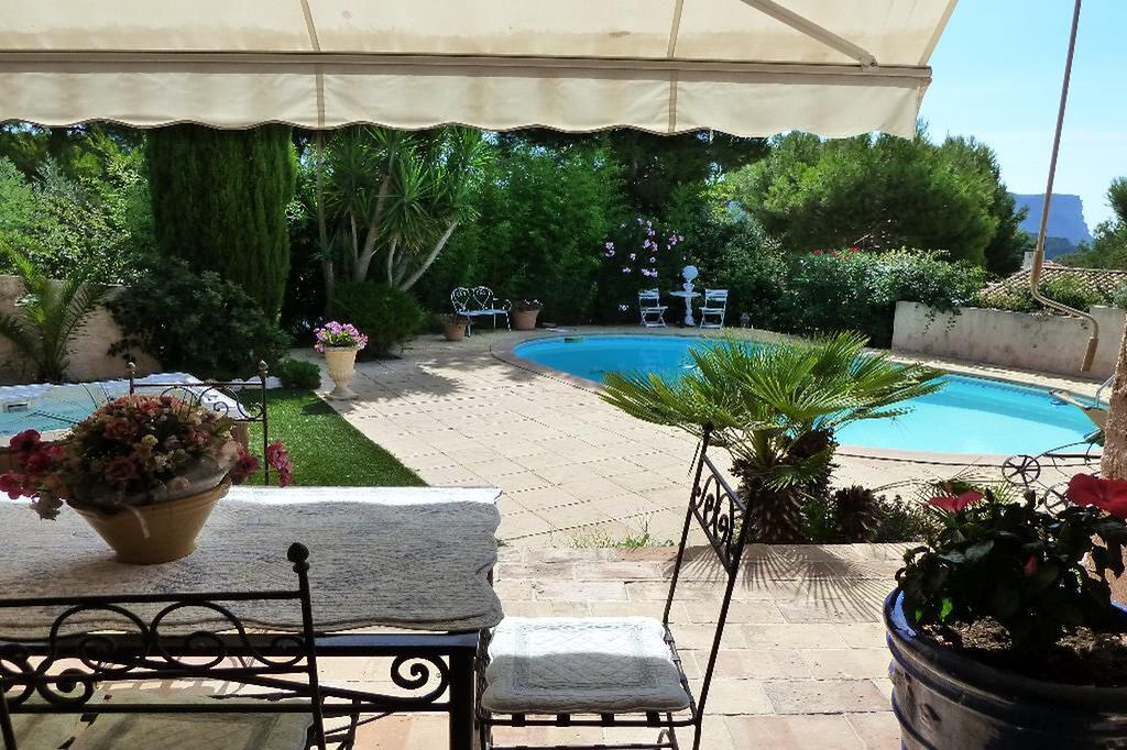 Vente maison 7 Cassis sur les hauteurs, piscine, garage et dépendance