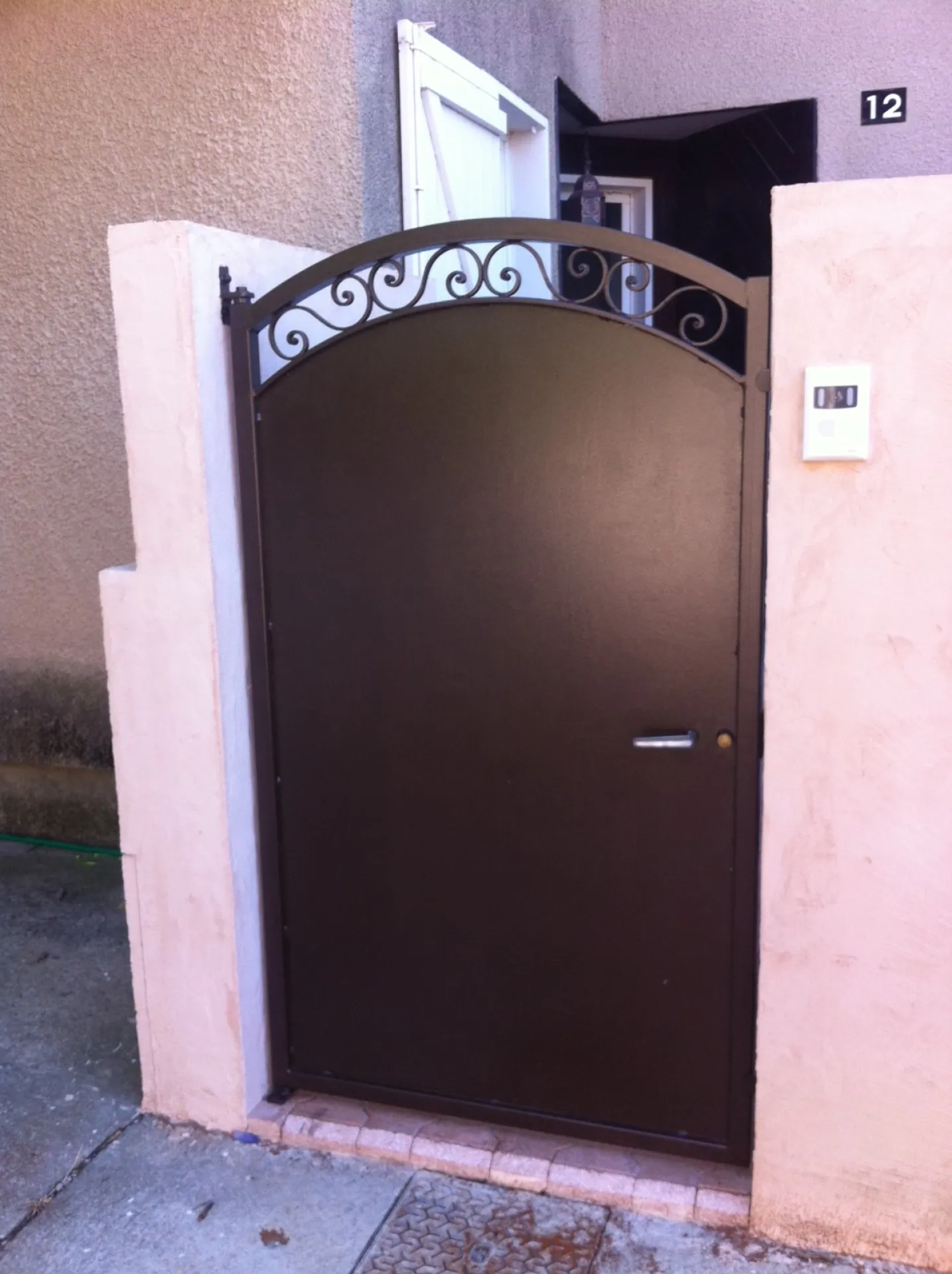 FABRICATION ET POSE PORTAIL PORTE METALLIQUE OU PORTILLON  REALISE SUR MESURE EN FER FORGE A AIX EN PROVENCE 13