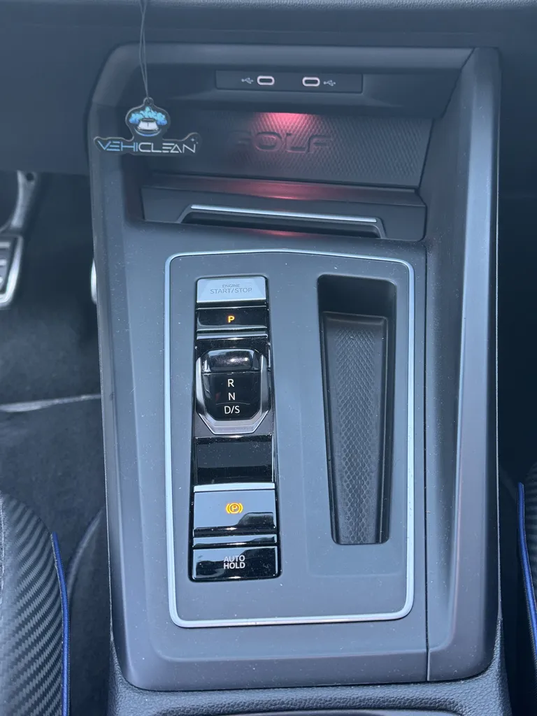 GOLF 8 R PERFORMANCE / DSG 7 / TOIT OUVRANT / DYNAUDIO / ACC/DCC / MILTEK