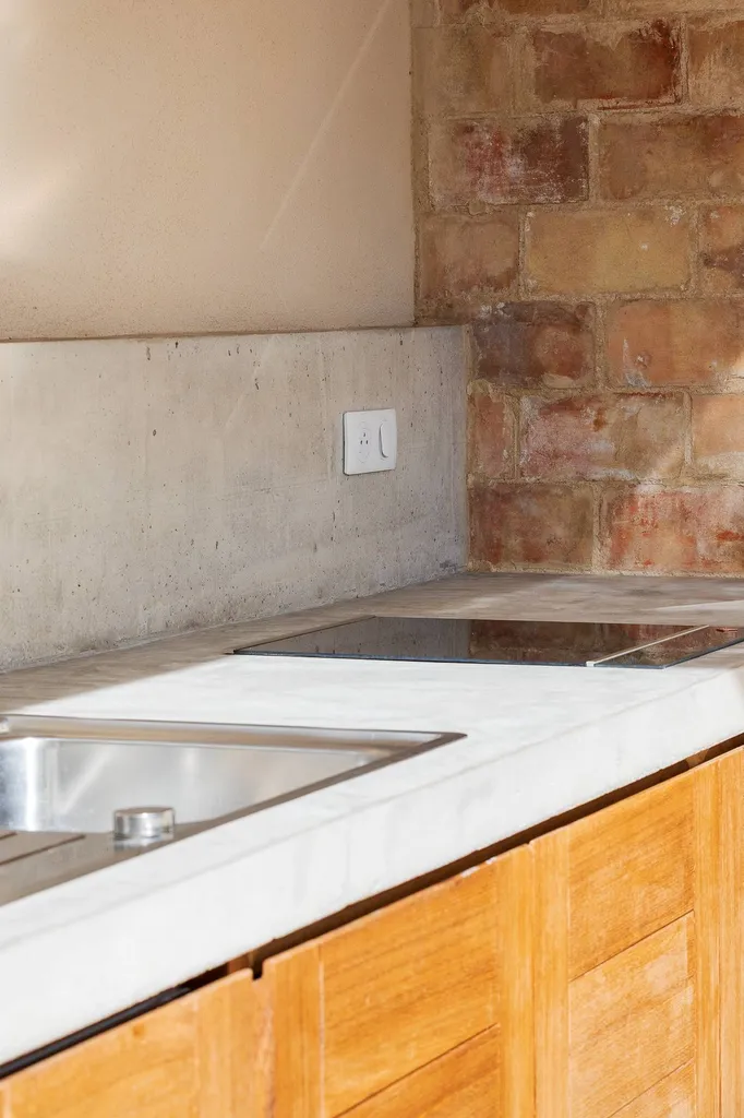 détail béton et brique 13300 Salon de Provence