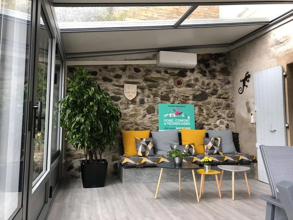 Véranda vitrage plafond entre lattes et Marsillargues