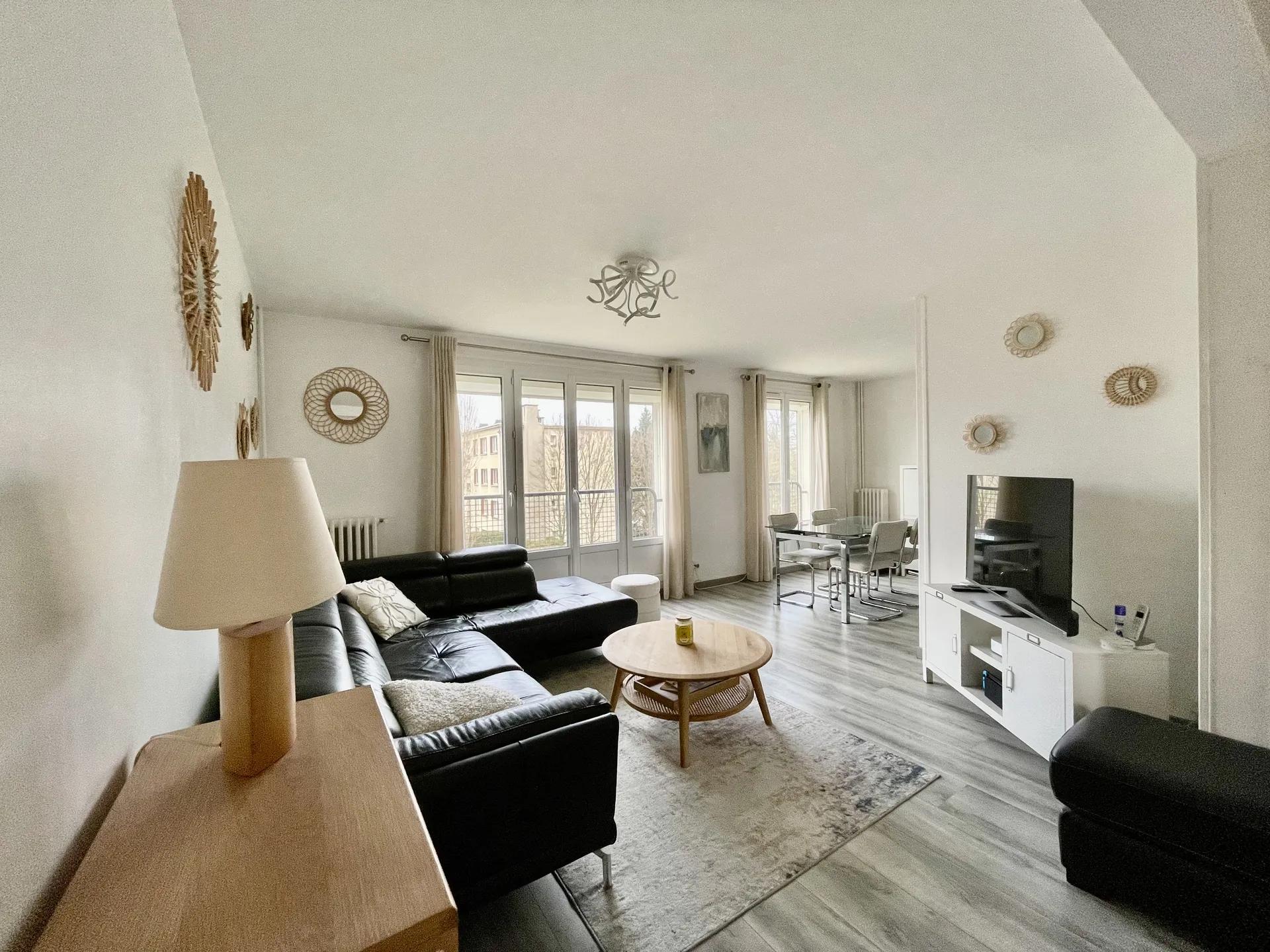Vue salon / salle à manger appartement rénové 3 chambre de 75 m2 à acheter chez Helix immobilier