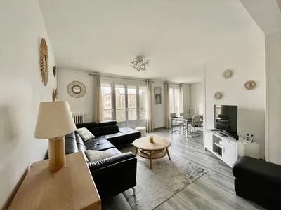 Vue salon / salle à manger appartement rénové 3 chambre de 75 m2 à acheter chez Helix immobilier