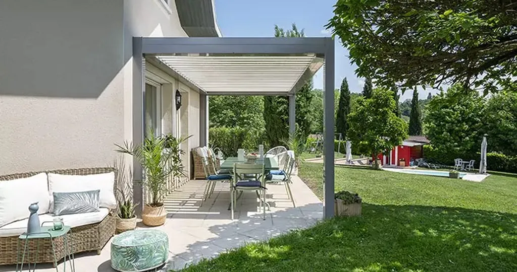 Pergola à Six-Fours-Les-Plages, Bandol, Toulon, La Seyne, Fréjus, 83 Var : comment comparer les devis et trouver le bon financement en 2025 ?