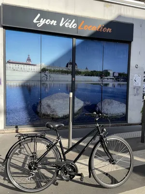 Location de vélo de randonnée pour femme avec sacoche à Lyon