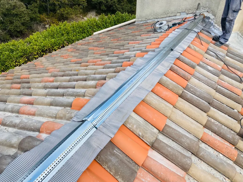 pose de faitage closoir près de gardanne