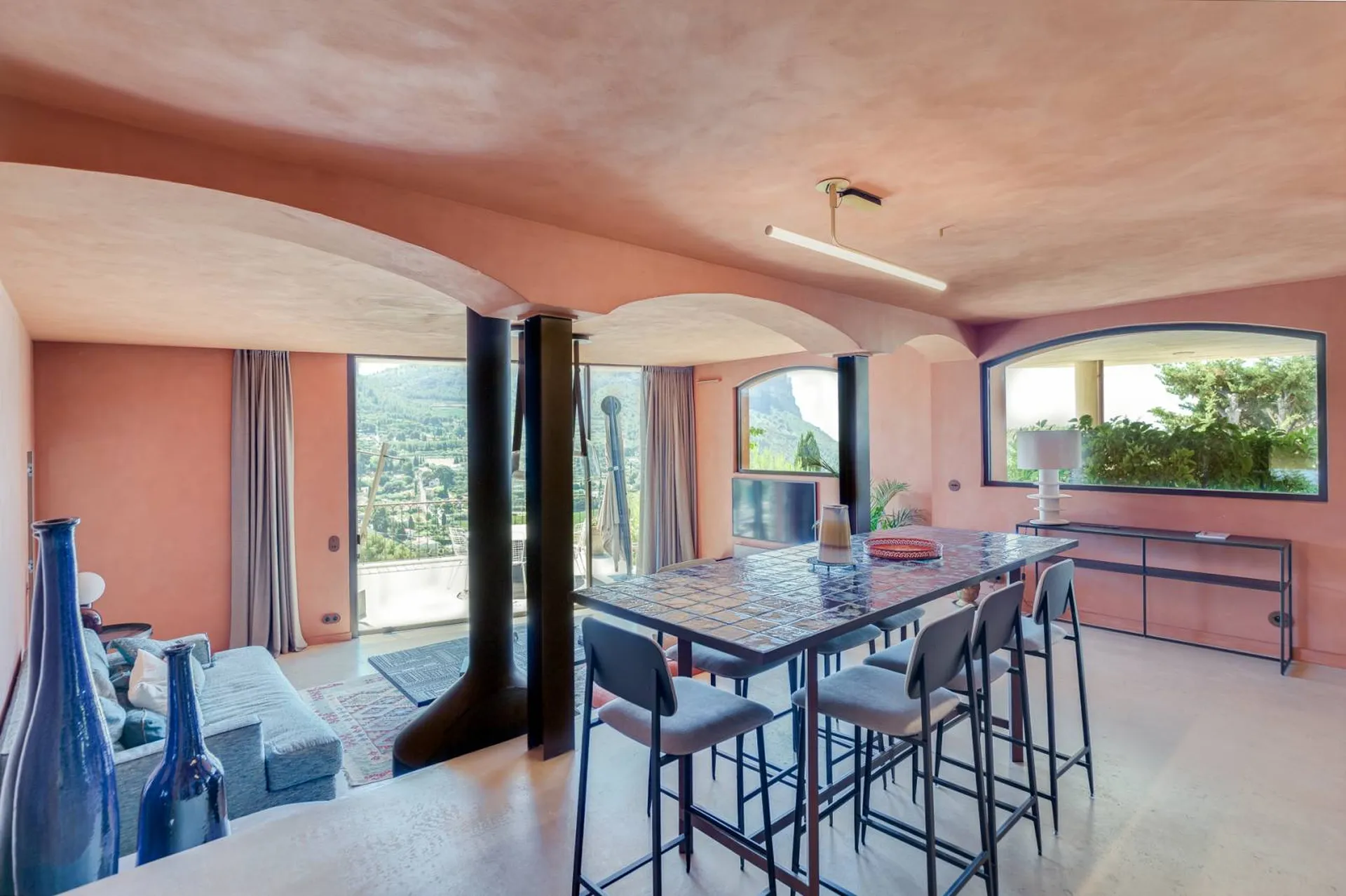 Maison moderne Cassis  nichée à l'abri des regards bénéficiant d'un panorama exceptionnel sur la baie