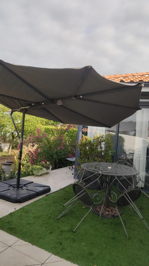 Où rénover une toile de parasol abîmée près de Bordeaux avec des tissus haut de gamme ?