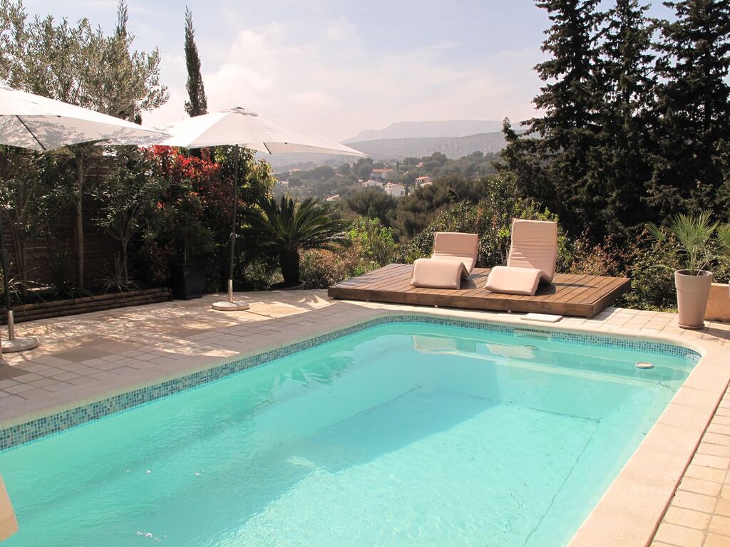 Vente très belle villa 5/6 Cassis belles prestations, piscine, garage et annexe