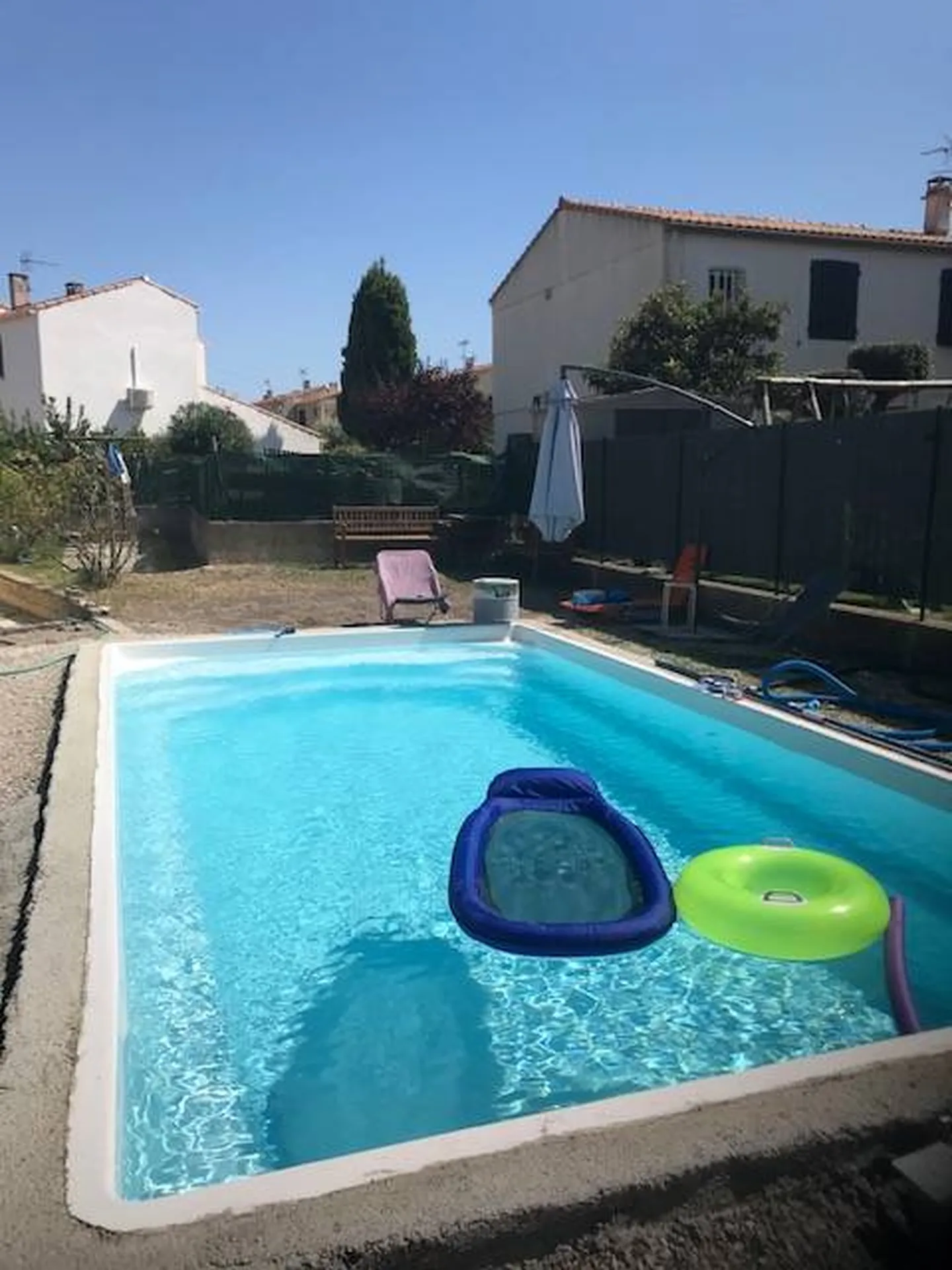 Installation d'une piscine coque fond plat Manhattan à Châteauneuf les Martigues