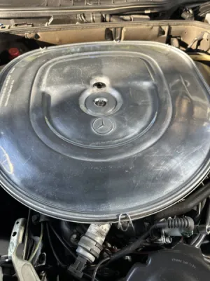 Nettoyage par cryogénie d’un moteur d’une Mercedes Classic 560 SEC à Saint- Avé dans le Morbihan près de Vannes