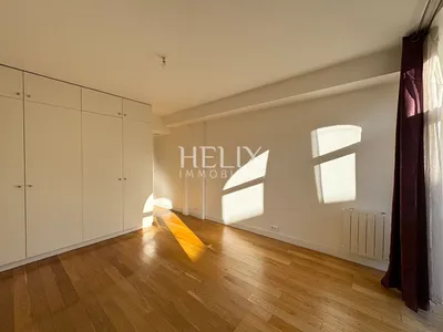 A louer bel appartement 4 pièces de 91,34 M2 avec un balcon de 6 M2 à deux pas de la place du marché, 5 minutes du RER.