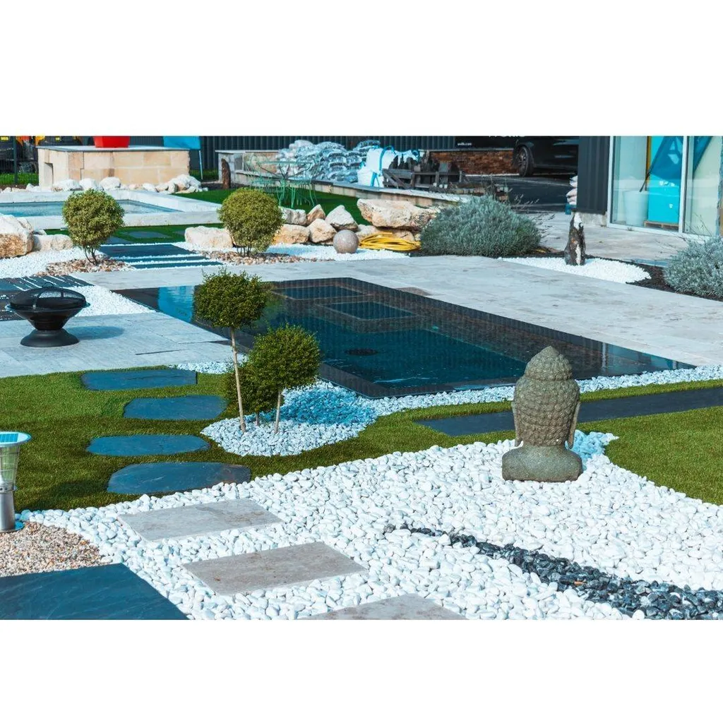 création d'ue piscine miroir et aménagements extérieurs par AQUA 33 à Ambarès et Lagrave